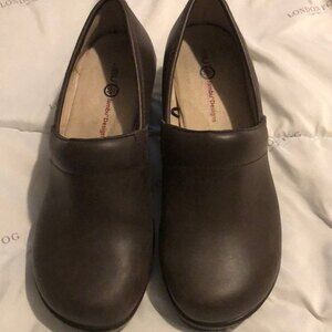 Jambu JBU brown nursing clogs size 7.5